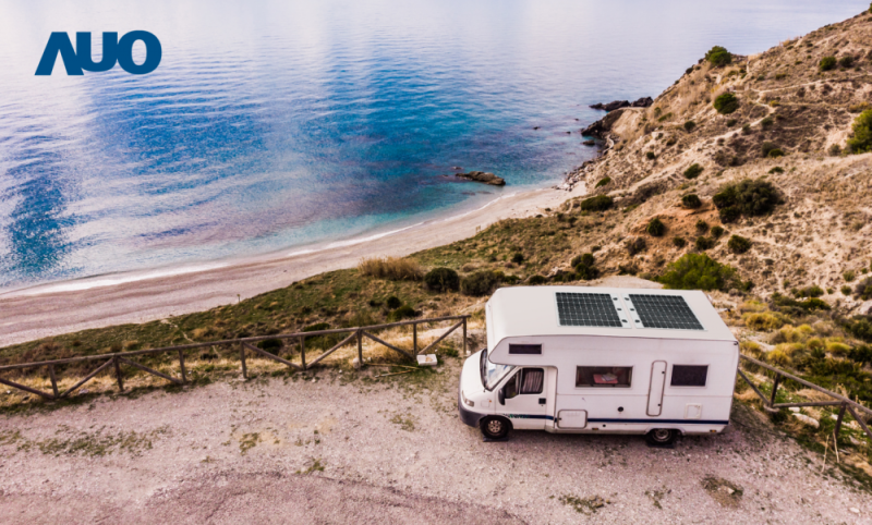 「可撓輕量化太陽光電板SunCurva」使用輕量特殊耐候型複合板取代傳統太陽能板的玻璃前板，不僅降低70%重量，每米平方僅3Kg；具有抗衝擊性能及通過電磁相容性測試，可應用於交通運輸工具，如露營車、遊艇等